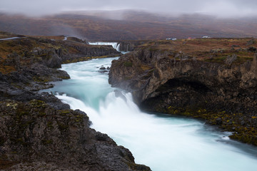 However there are so many incredible waterfalls in this stunning country to see, this isn’t a complete list of the ones around Iceland