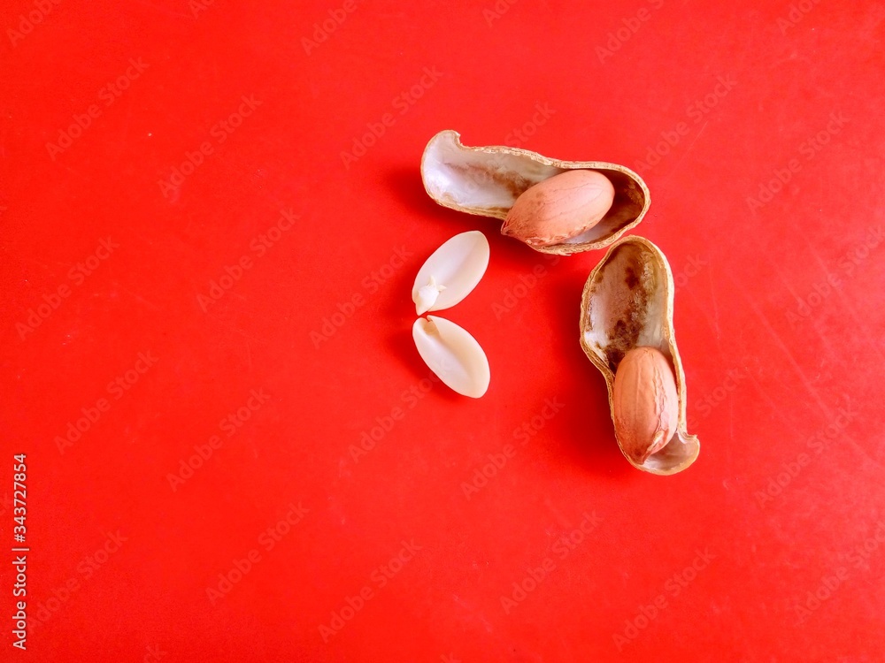 Wall mural close up of  healthy groundnuts with shell and splitting of a peenut seed