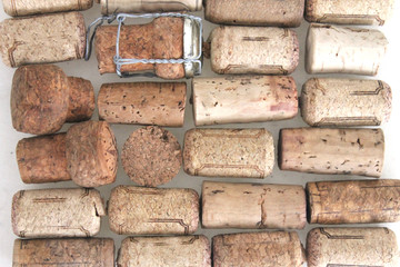 many wine cork lay in ordering pattern