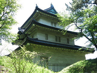 皇居東御苑に残る江戸城の富士見櫓　Fujimi-yagura (Fuji-viewing Tower) / The East Gardens of the Imperial Palace