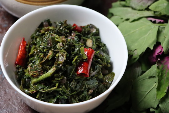 Bathua ka Saag, Pigweed leaf curry, Indian traditional food