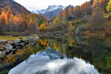 Fototapeta na wymiar Autumn Alpine landscape