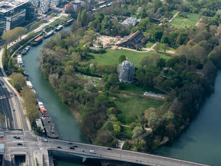 vue aérienne de l'île Saint Germain à Issy-les-Moulineaux près de Paris