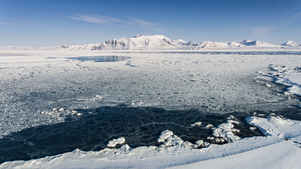 Arktyczne krajobrazy na południowym Spitsbergenie © blackspeed