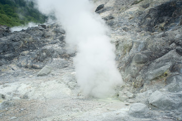 硫黄が吹き出す山