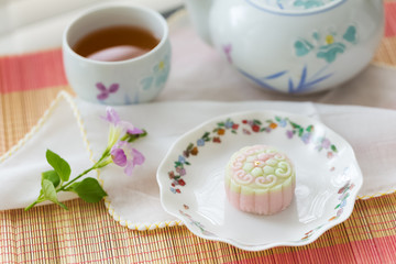 snow skin mooncakes with tea set