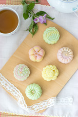snow skin mooncakes with tea set