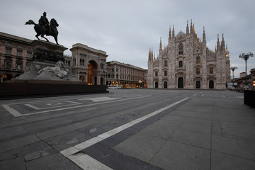 Fototapeta na wymiar Piazza Duomo Milano