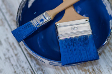 A bowl with intense chalk paint and brushes