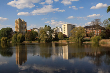 Fototapeta na wymiar Frühling in Berlin-Charlottenburg am Lietzensee