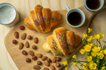 break fast  cin brioches, fette biscottate, ceffè 