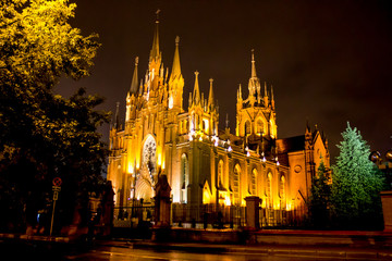 Fototapeta na wymiar Russia. Walk around Moscow. Gothic cathedral at night lit by lanterns.