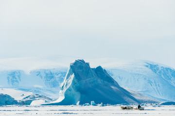 Musher and his dogs on a dog sledge trip © Mikael