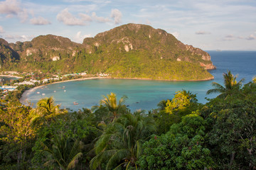 Naklejka premium Beautiful bay and island in Thailand