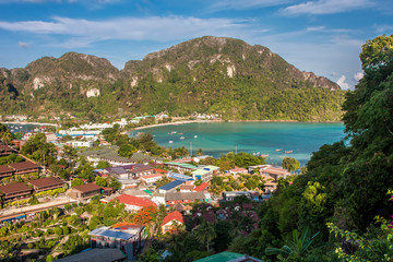 Fototapeta na wymiar Beautiful bay and island in Thailand