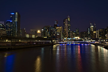 The skyline of Melbourne and the Yarra river