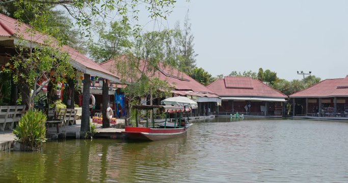 Sam Phan Nam, water floating market