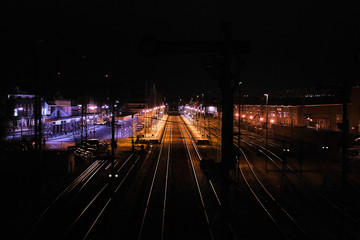 Fototapeta na wymiar Bahnschienen bei Nacht