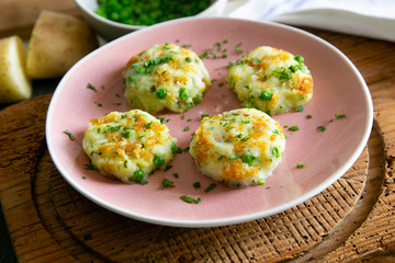  Potato cupcakes with peas and lime