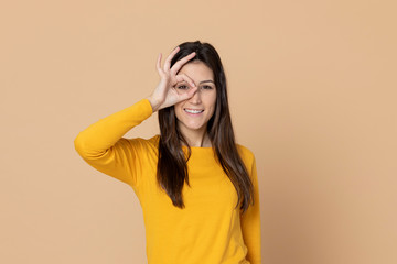 Brunette young woman wearing a yellow T-shirt