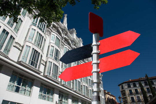 Se&ntilde;alizaci&oacute;n en el centro de la ciudad. Informaci&oacute;n de direcci&oacute;n en el centro de la Capital. Dise&ntilde;o gr&aacute;fico se&ntilde;alizaci&oacute;n.  