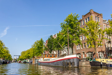 Fototapeta na wymiar Boat house in Amsterdam, The Netherlands