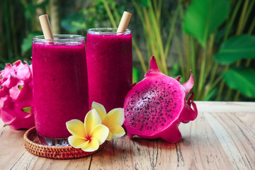 Dragon fruit smoothie in glass