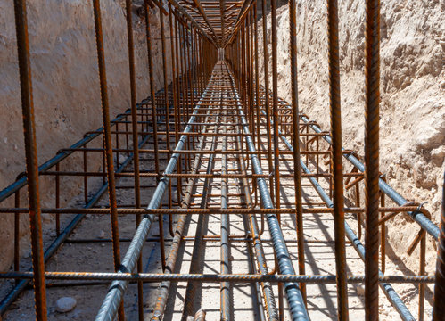 Design of reinforced concrete foundations. Constructed by workers. Metal framework. Business, buildings.
