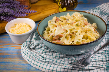 Tagliatelle mosse Carbonara