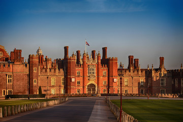 Hampton court architecture history palace holidays travel medieval historic tourism