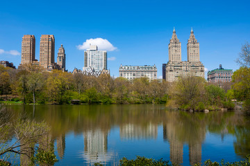 Fototapeta na wymiar The San Remo and The Lake seen at Central Park, Manhattan, New York.