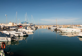 Fototapeta na wymiar eine schöner Jachthafen in Spanien