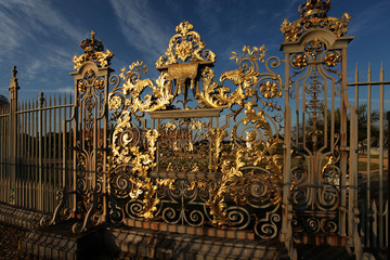 Fototapeta na wymiar Royal architecture golden history palace gate railings travel tourism Hampton London