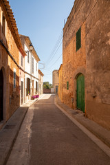 Fototapeta na wymiar schöne Gasse in einem Spanischen Dorf