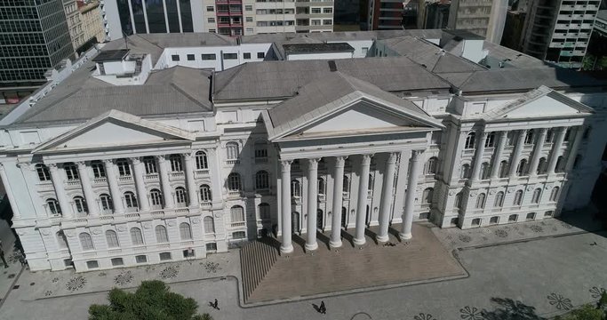 Drone shot of a square with a university building