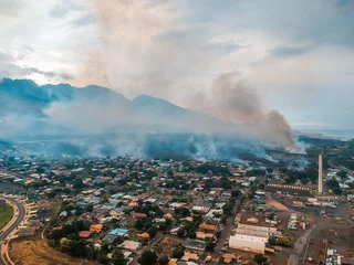 Fotobehang Lahainaluna neighborhood on fire as hurricane lane approaches. © zane