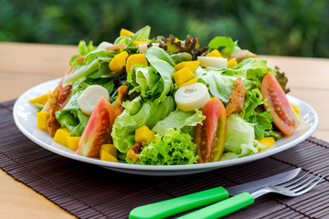 Salad with mango and chicken