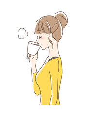 マグカップのコーヒーを飲む女性の横顔