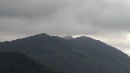 Obraz na płótnie Canvas mountains in the fog
