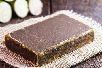 Rapadura is a sugar cane-based sweet, of African origin and consumed in Latin America, in countries like Colombia, Venezuela, Mexico, Ecuador and Guatemala.