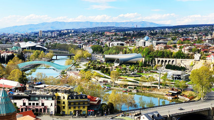 Obraz premium TBILISI, GEORGIA APRIL 19, 2020: Beautiful aerial view of the old part of city in Tbilisi, Georgia