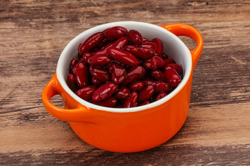 Red baked kidney in the bowl