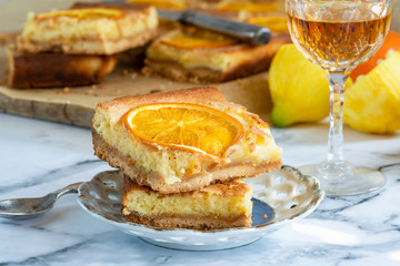  Citrus cake decorated with sliced orange