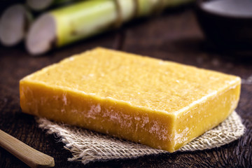Rapadura is a sugar cane-based sweet, of African origin and consumed in Latin America, in countries like Colombia, Venezuela, Mexico, Ecuador and Guatemala.