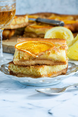  Citrus cake decorated with sliced orange