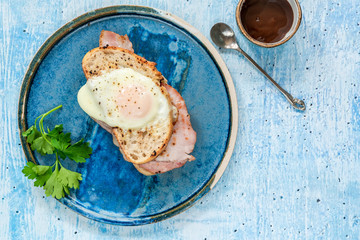 Egg-in-the-hole bacon sandwich - overhead view