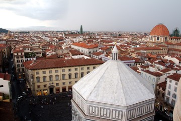 Naklejka premium Baptysterium na tle panoramy miasta - Florencja, Toskania, Wlochy