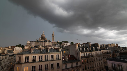Montmartre sous un ciel orageux