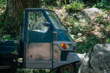 three wheel vehicle from italy