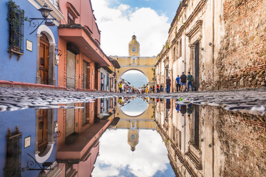 Fototapeta Santa Catalina arch in Antigua, Guatemala